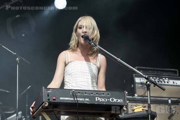 METRIC - 2009-08-30 - SAINT CLOUD - Domaine National - Scene de la Cascade - 